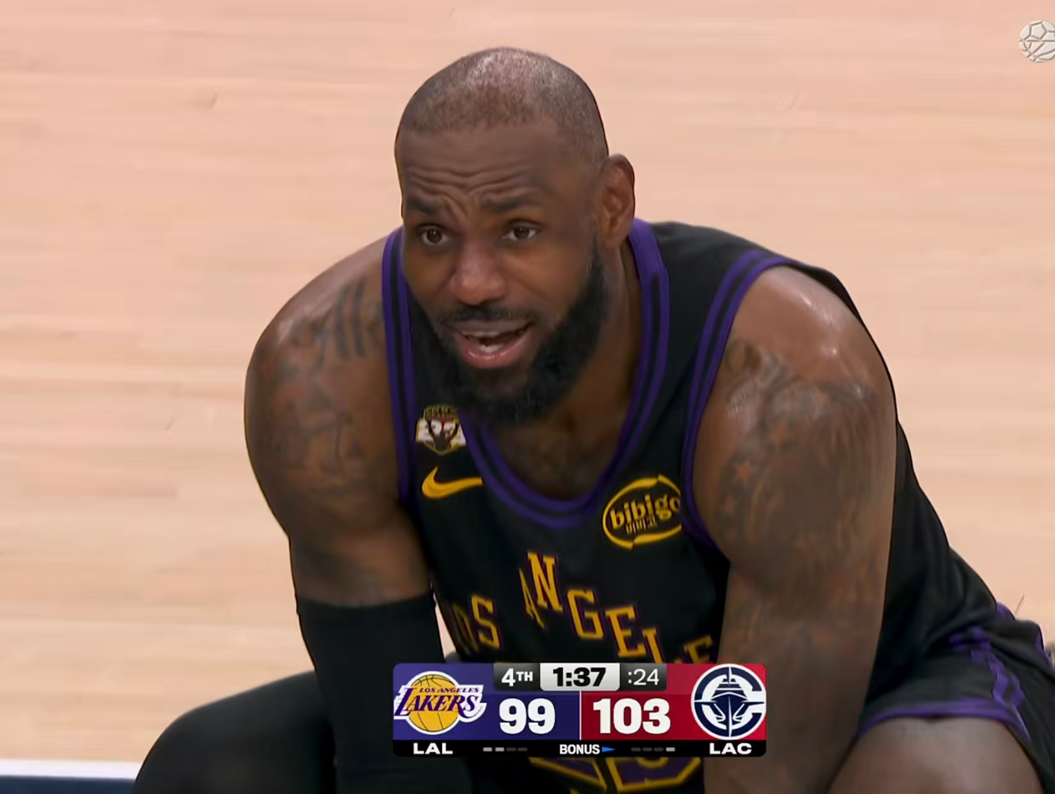 壹号-撑杆跳没哨,锁喉不犯规!四大黑哨助力湖人还输球,难怪詹皇急眼